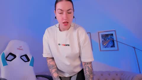 Snapshot of ivyhoney chatting on 5, 2, 2025 IVY - Follow me 3 online show from 5, 2, 2025