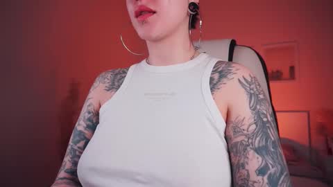 Snapshot of ivyhoney chatting on 26, 2, 2025 IVY - Follow me 3 online show from 26, 2, 2025