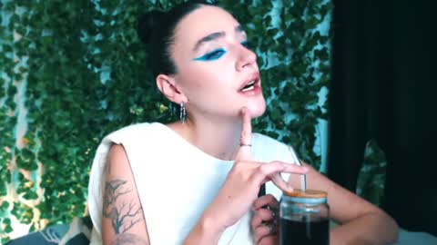 Miss Ivy online show from 22, 12, 2024