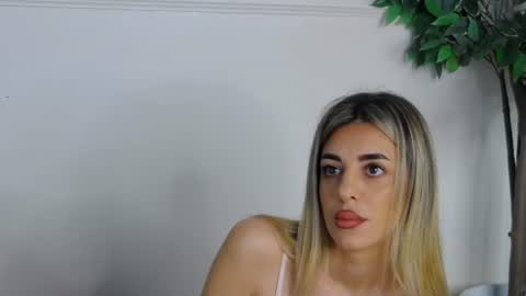 Snapshot of ivylustt chatting on 16, 6, 2026 IvyLustt online show from 16, 6, 2026