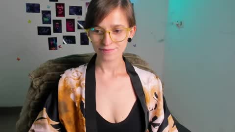 Snapshot of ivynoir_ chatting on 10, 7, 2026 Ivy online show from 10, 7, 2026