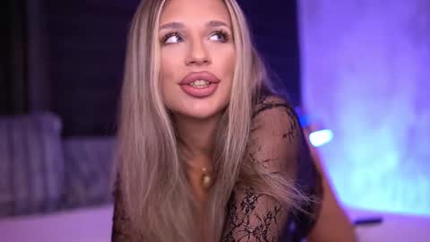 IvyRowa online show from 24, 2, 2025