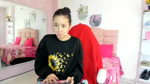 Snapshot of ivyyemerald_ chatting on 8, 7, 2026 IVY online show from 8, 7, 2026