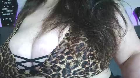 Gwen LaCourt online show from 18, 11, 2025