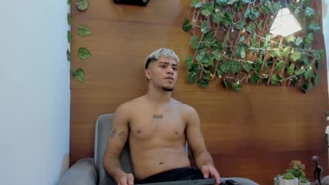 Snapshot of izaak_taylor7 chatting on 27, 1, 2025 izaack online show from 27, 1, 2025