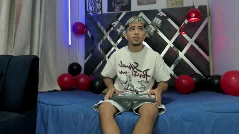 Snapshot of izaak_taylor7 chatting on 15, 2, 2025 izaack online show from 15, 2, 2025