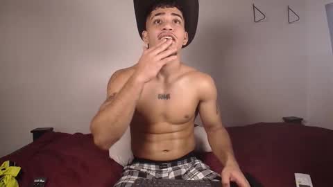 Snapshot of izaak_taylor7 chatting on 21, 9, 2025 izaack online show from 21, 9, 2025