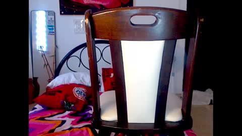 Snapshot of izaruz_cam chatting on 17, 1, 2025 LANzy online show from 17, 1, 2025