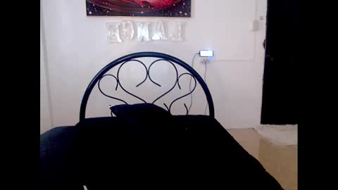 Snapshot of izaruz_cam chatting on 8, 2, 2025 LANzy online show from 8, 2, 2025