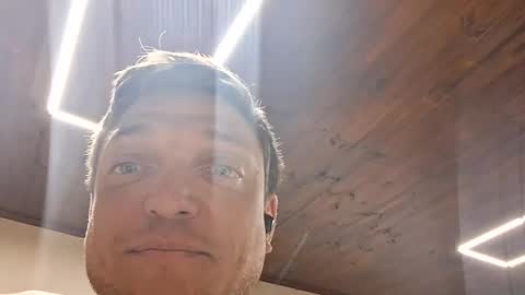 Snapshot of izealvaro chatting on 9, 9, 2025 izealvaro online show from 9, 9, 2025