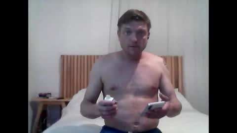 Snapshot of izealvaro chatting on 14, 9, 2025 izealvaro online show from 14, 9, 2025