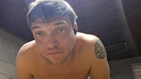 Snapshot of izealvaro chatting on 17, 9, 2025 izealvaro online show from 17, 9, 2025