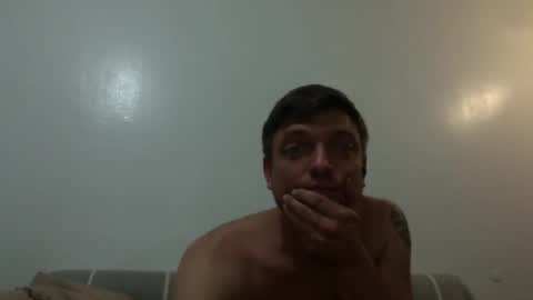 Snapshot of izealvaro chatting on 15, 10, 2025 izealvaro online show from 15, 10, 2025