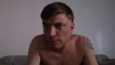 Snapshot of izealvaro chatting on 18, 10, 2025 izealvaro online show from 18, 10, 2025