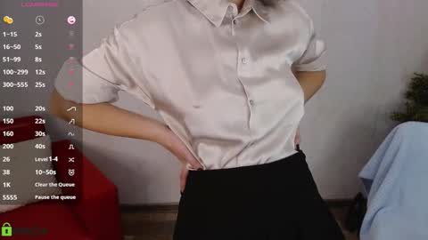 Queen of nylon  Victoria online show from 19, 11, 2025