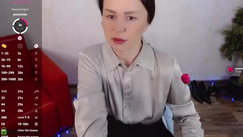 Queen of nylon  Victoria online show from 18, 12, 2025