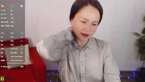 Queen of nylon  Victoria online show from 16, 1, 2026