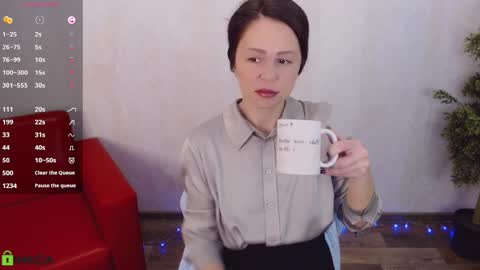 Queen of nylon  Victoria online show from 24, 2, 2026