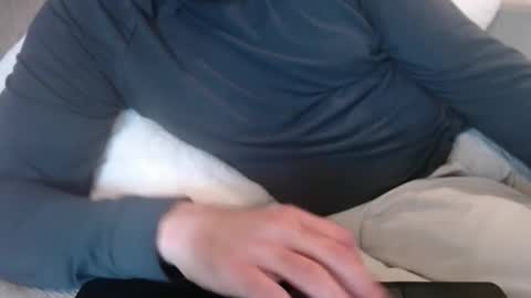 Snapshot of j335129 chatting on 2, 12, 2025 James online show from 2, 12, 2025