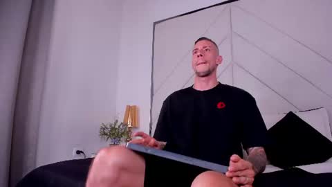 Snapshot of j_king__ chatting on 19, 6, 2026 J King online show from 19, 6, 2026