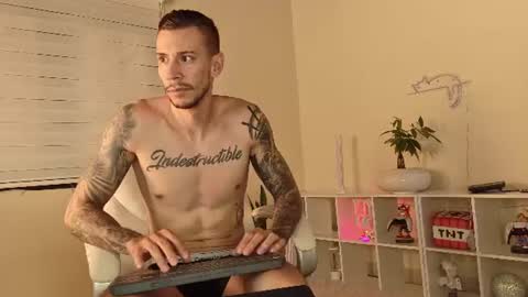 Snapshot of j_king__ chatting on 6, 7, 2026 J King online show from 6, 7, 2026