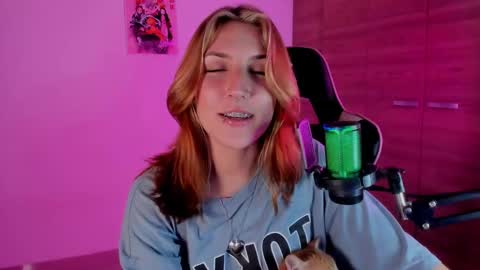 Linda Sofia help me get to 100 thumbs up online show from 7, 1, 2025