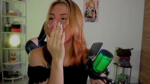 Linda Sofia help me get to 100 thumbs up online show from 2, 2, 2025