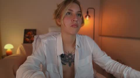 Linda Sofia help me get to 100 thumbs up online show from 11, 10, 2025