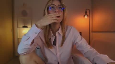 Linda Sofia help me get to 100 thumbs up online show from 20, 10, 2025