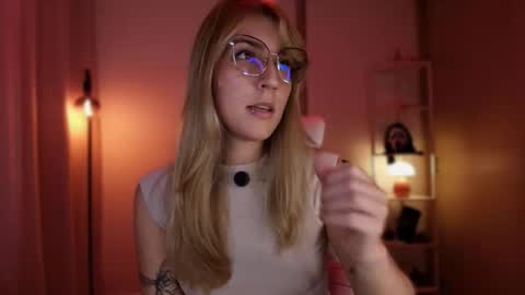 Linda Sofia help me get to 100 thumbs up online show from 28, 3, 2026