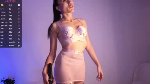 Snapshot of jade_paris chatting on 5, 10, 2025 Jade Paris online show from 5, 10, 2025