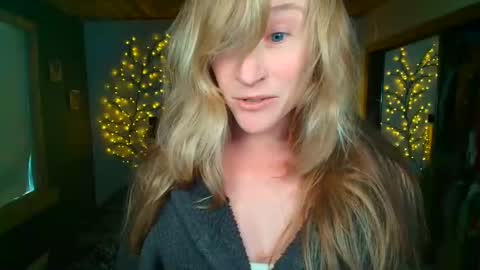 jadeamaryllis_ online show from 16, 4, 2026