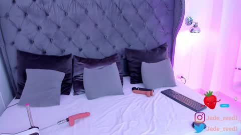 Jade Red  online show from 17, 12, 2024