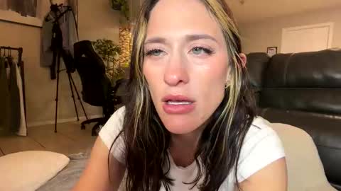 Snapshot of jadeee__ivy chatting on 8, 6, 2026 sexyeyes neverlie online show from 8, 6, 2026