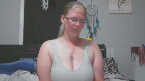 JadeLuv online show from 19, 9, 2025