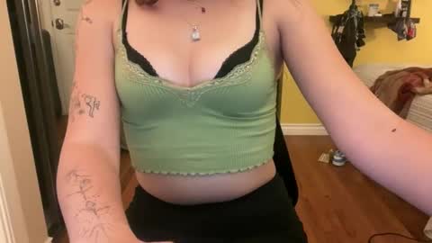 Snapshot of jadestarss chatting on 13, 11, 2025 Jade 3 online show from 13, 11, 2025