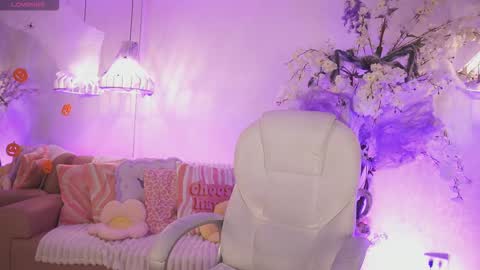 Jade Summer online show from 17, 10, 2025