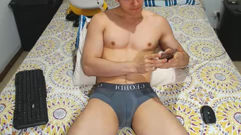 Snapshot of jahshot4 chatting on 4, 10, 2025 jahshot4 online show from 4, 10, 2025