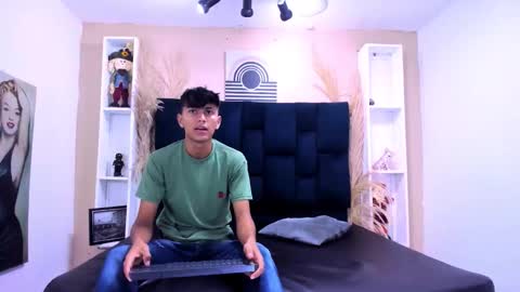 James y Kenet online show from 2, 2, 2026