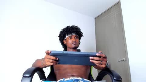 james_makony_1 online show from 22, 1, 2025