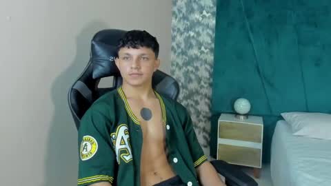 Snapshot of jamesgolden_ chatting on 25, 2, 2025 jamesgolden_ online show from 25, 2, 2025