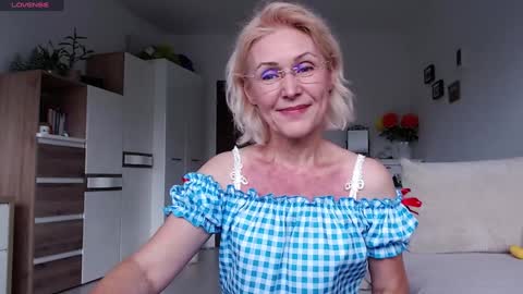 Snapshot of jasmin18v chatting on 8, 10, 2025 Jasmin room for people 40 online show from 8, 10, 2025