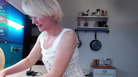 Snapshot of jasmin18v chatting on 12, 5, 2026 Jasmin room for people 40 online show from 12, 5, 2026