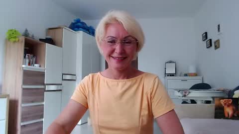 Snapshot of jasmin18v chatting on 24, 5, 2026 Jasmin room for people 40 online show from 24, 5, 2026