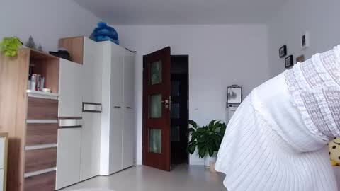 Snapshot of jasmin18v chatting on 28, 5, 2026 Jasmin room for people 40 online show from 28, 5, 2026