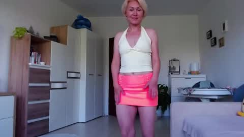 Snapshot of jasmin18v chatting on 29, 5, 2026 Jasmin room for people 40 online show from 29, 5, 2026