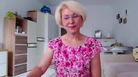 Snapshot of jasmin18v chatting on 31, 5, 2026 Jasmin room for people 40 online show from 31, 5, 2026
