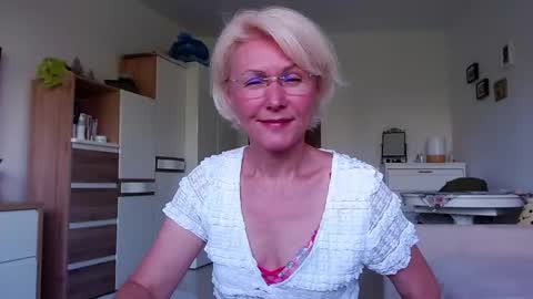 Snapshot of jasmin18v chatting on 2, 6, 2026 Jasmin room for people 40 online show from 2, 6, 2026