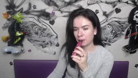 JasmineKouch online show from 6, 11, 2025