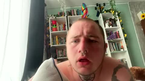mymomleftmesoilikeitinthe online show from 16, 7, 2026